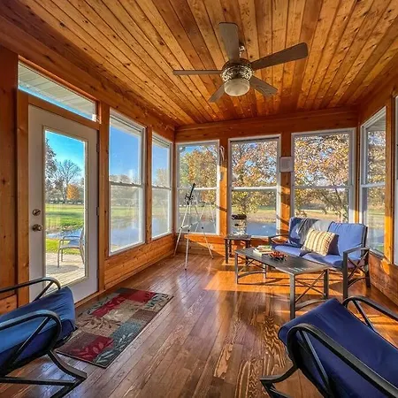 Charming Lake Geneva, Wisconsin 3Br/2Bath Home - Shagbark Waters